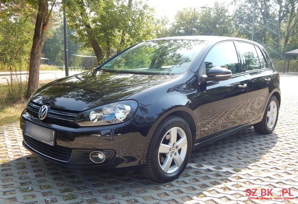 2009' Volkswagen Golf photo #1