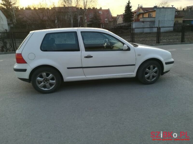 2000' Volkswagen Golf photo #2