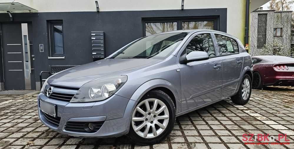 2005' Opel Astra photo #1