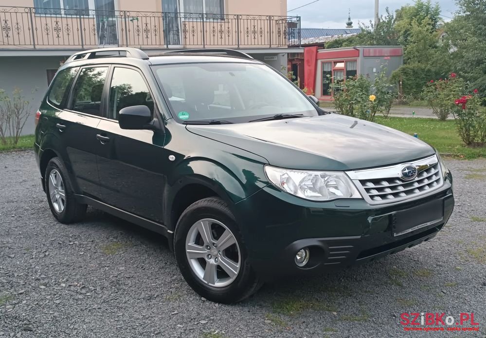 2011' Subaru Forester photo #2