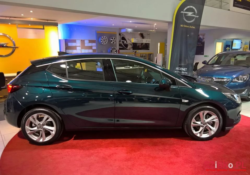 2015' Opel Astra photo #1