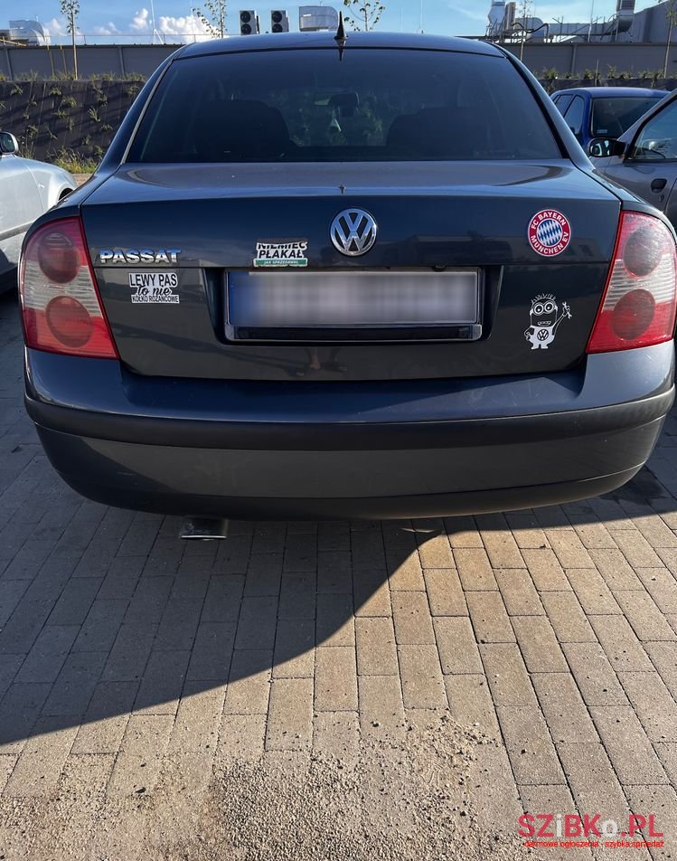 2002' Volkswagen Passat 1.6 Basis photo #1