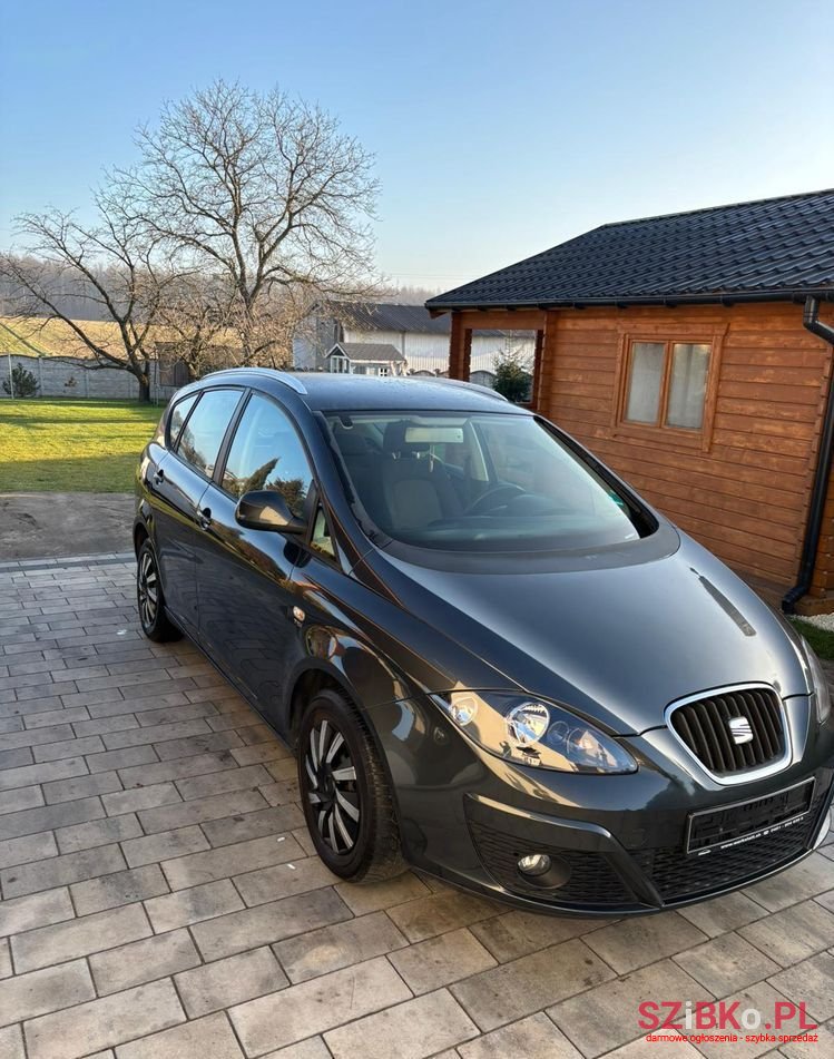 2010' SEAT Altea XL photo #3