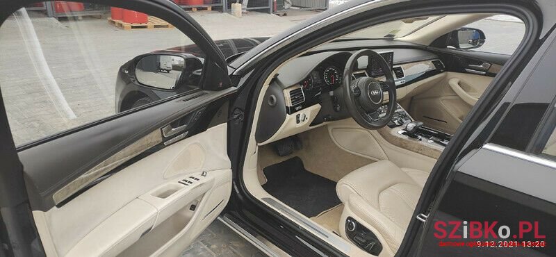 2011' Audi A8 photo #6