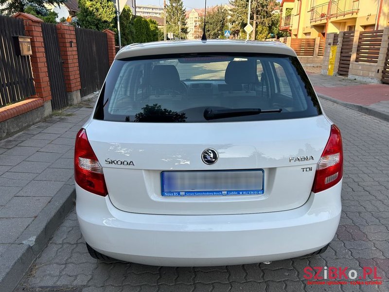 2013' Skoda Fabia 1.6 Tdi Dpf Active photo #4