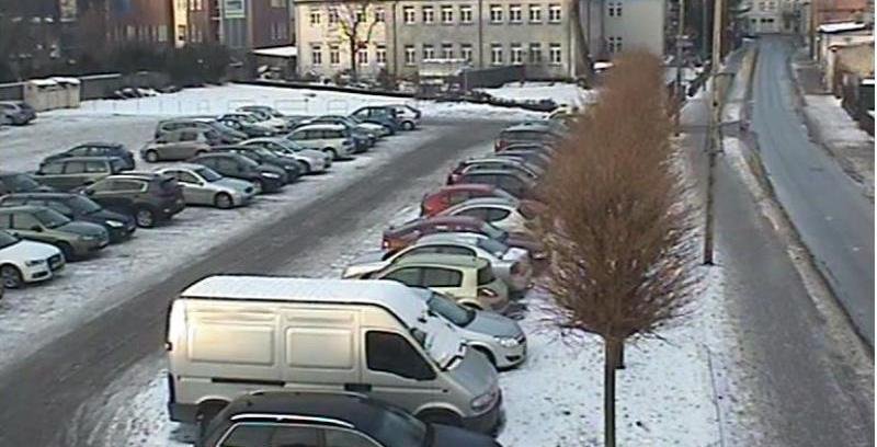 Totalna blokada aut na parkingu. Powód? Bezmyślność kierowców