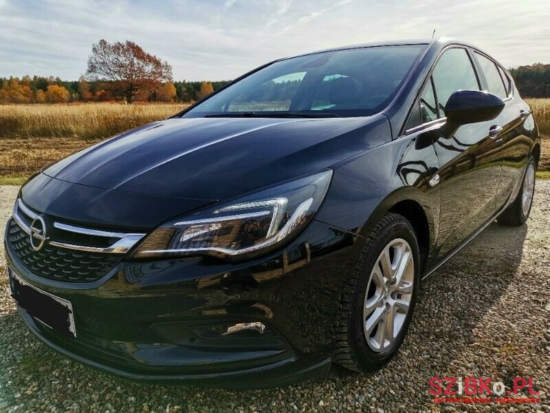 2018' Opel Astra photo #1