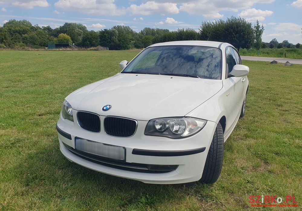 2010' BMW 1 Series photo #1