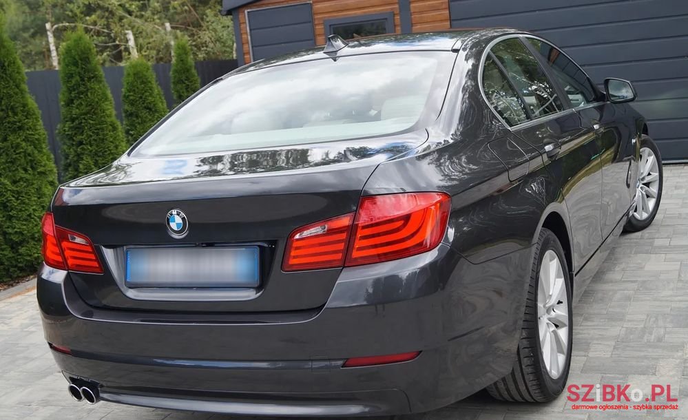 2010' BMW 5 Series photo #1