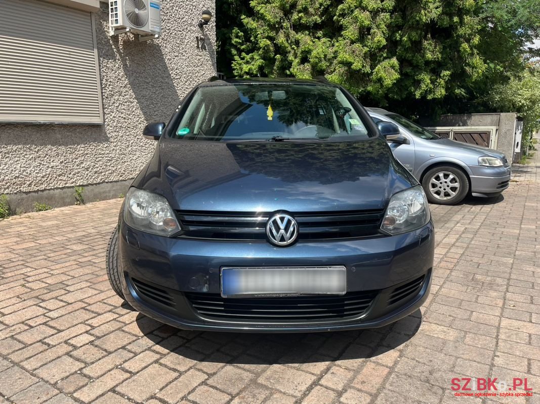 2009' Volkswagen Golf Plus photo #2