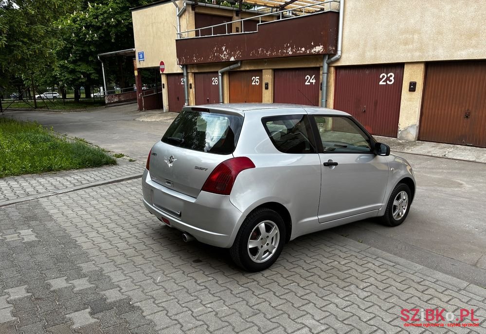 2005' Suzuki Swift 1.3 Sakura photo #4