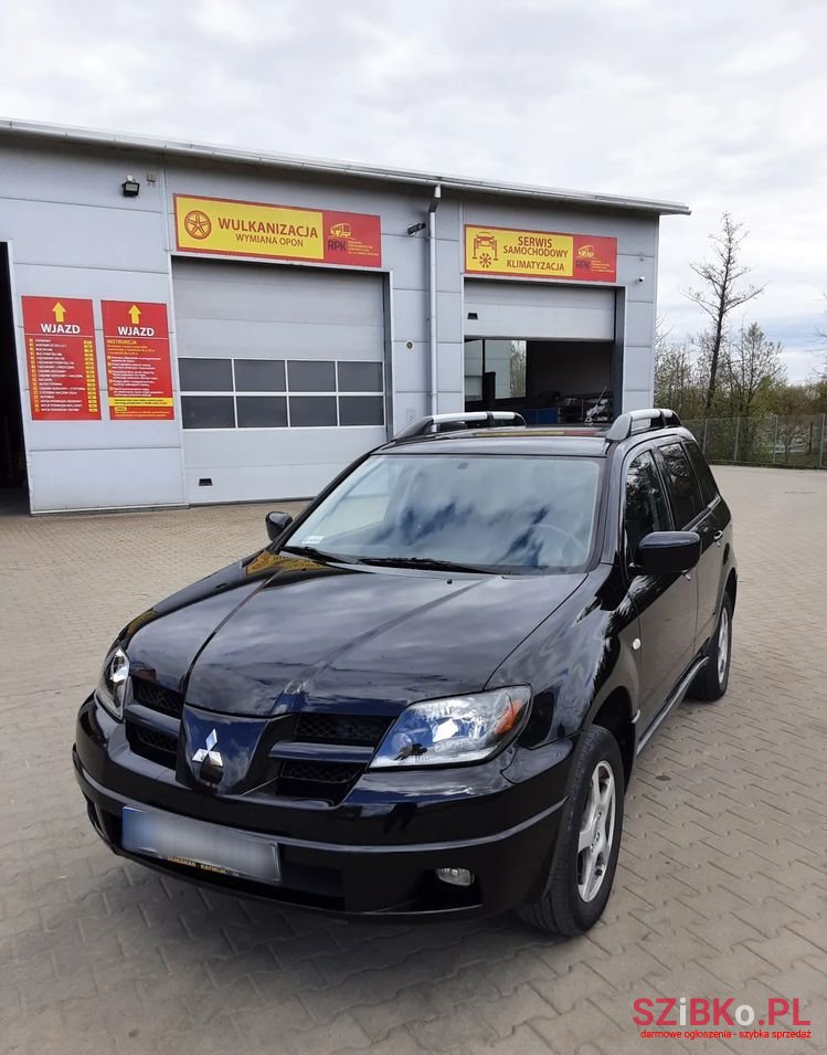 2004' Mitsubishi Outlander 2.0 Comfort 4Wd photo #2