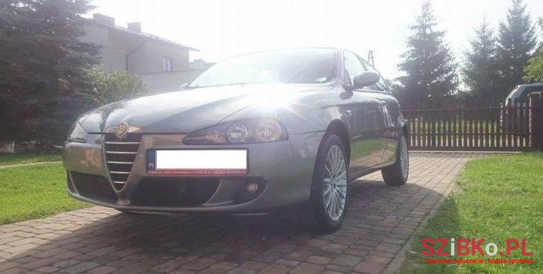 2006' Alfa Romeo 147 photo #1