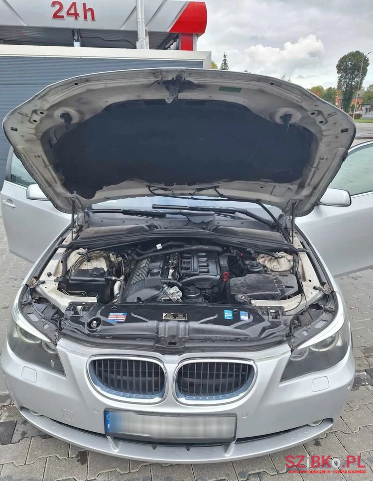 2004' BMW 5 Series 520I photo #3