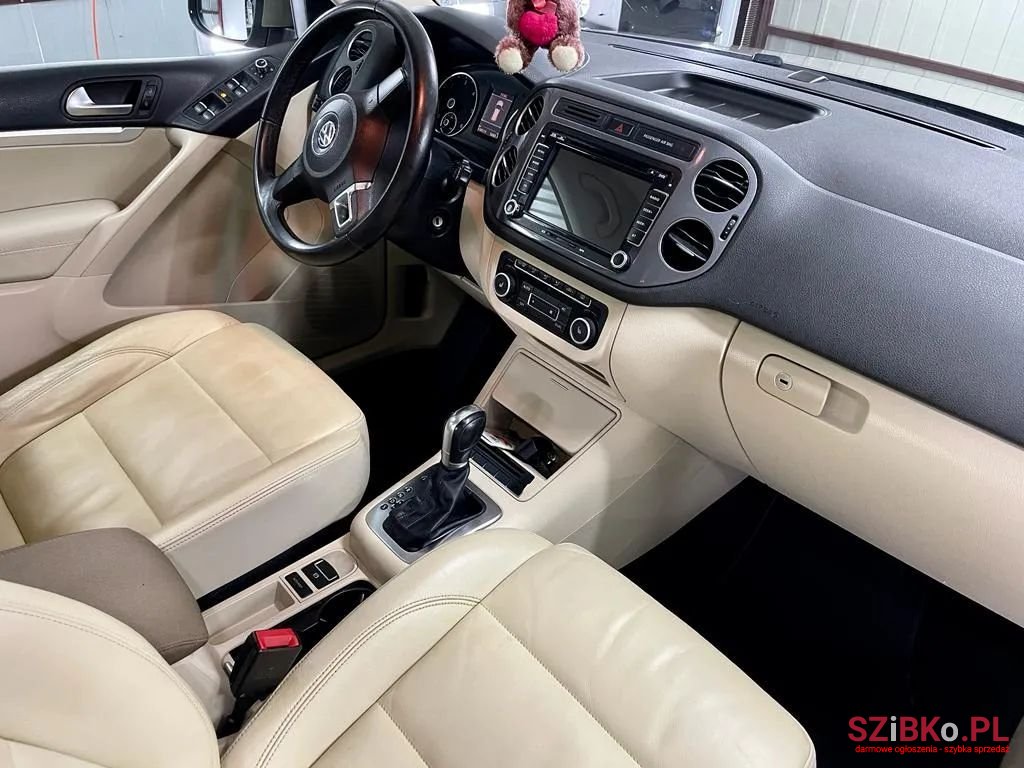 2012' Volkswagen Tiguan photo #6