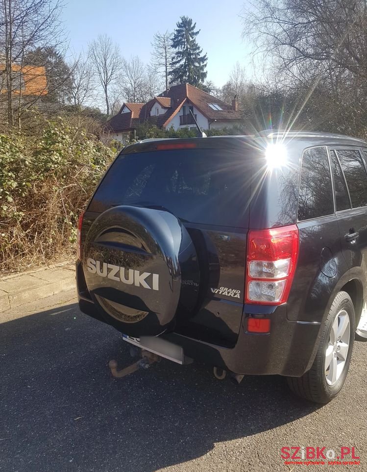2010' Suzuki Grand Vitara photo #5
