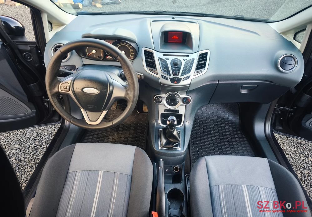 2009' Ford Fiesta photo #6