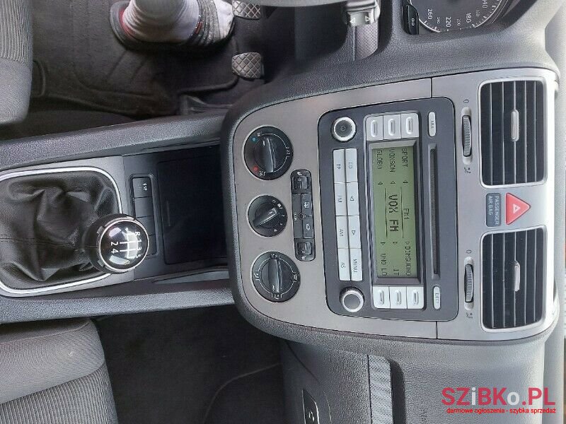 2005' Volkswagen Golf photo #3