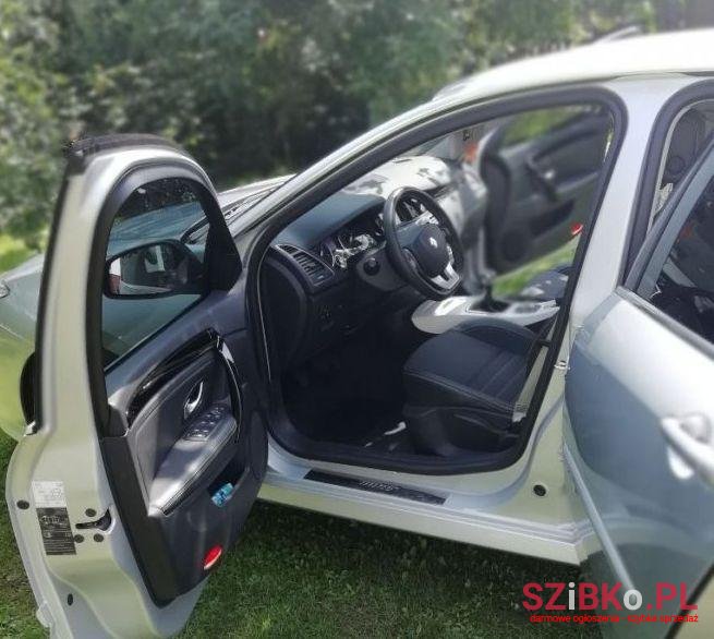 2011' Renault Laguna photo #2