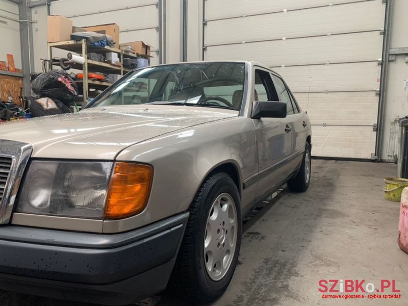 1988' Mercedes-Benz W124 photo #2