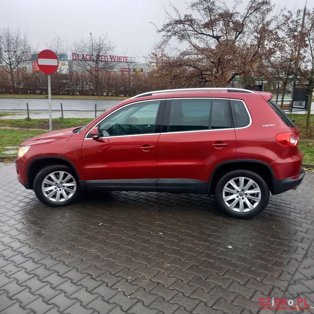 2010' Volkswagen Tiguan photo #3