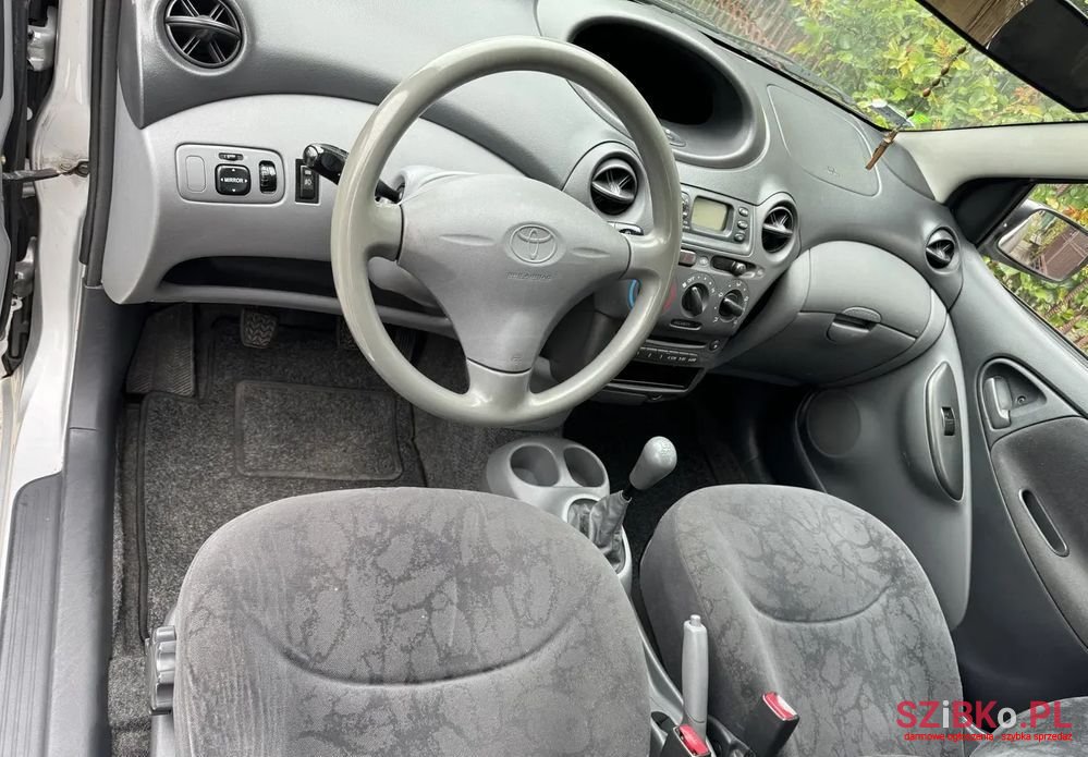 2001' Toyota Yaris photo #5