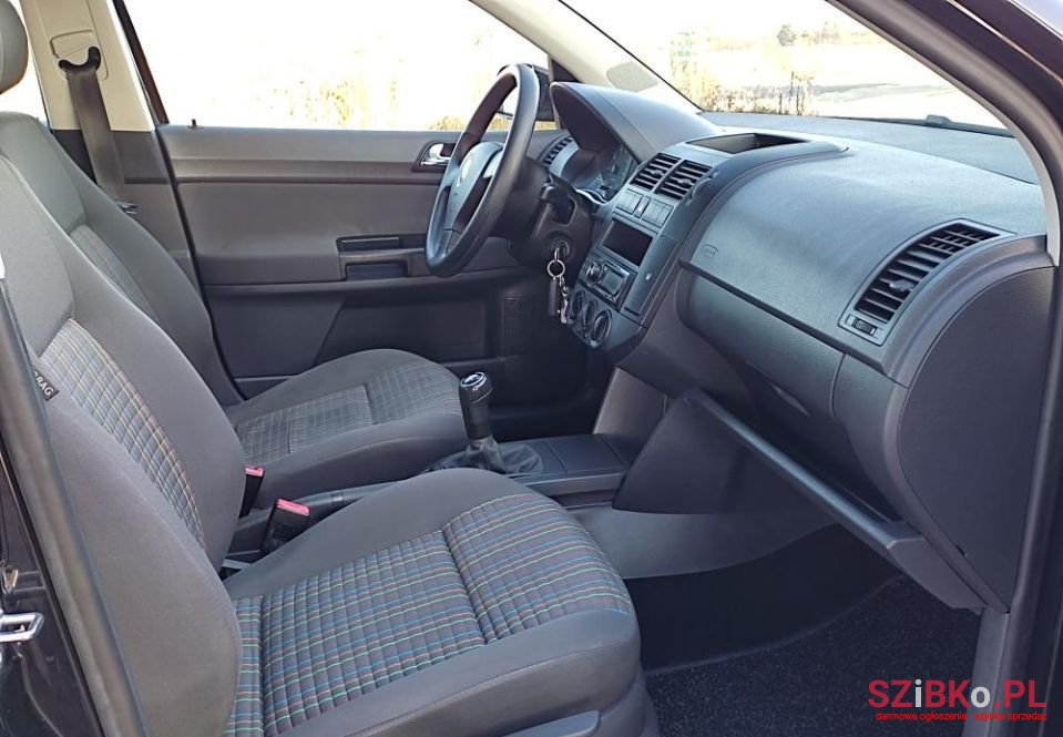 2008' Volkswagen Polo photo #5