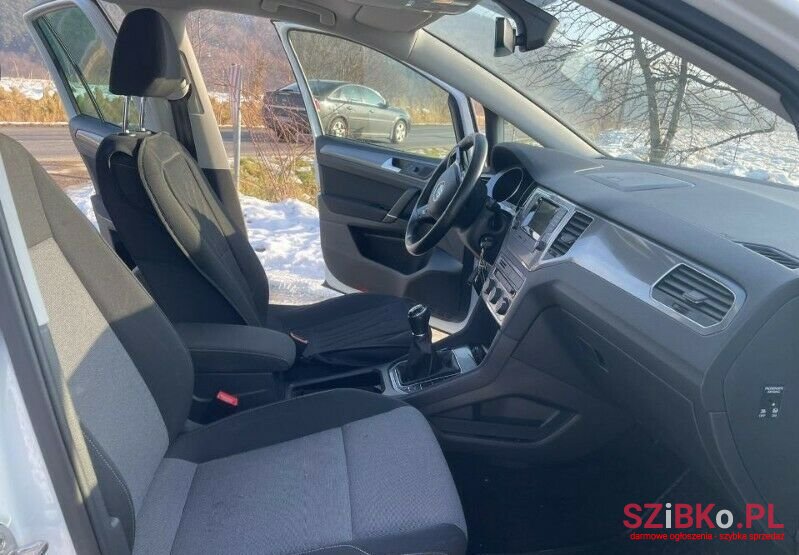 2016' Volkswagen Golf photo #5