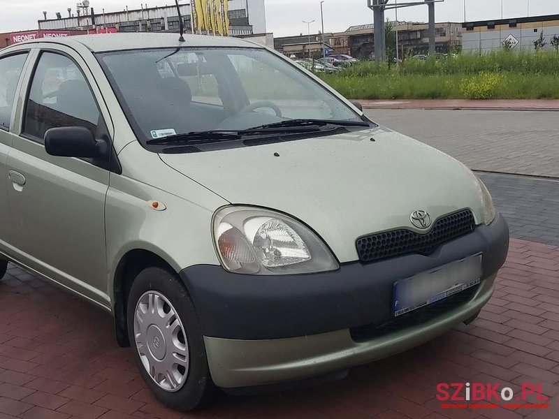 2002' Toyota Yaris photo #2