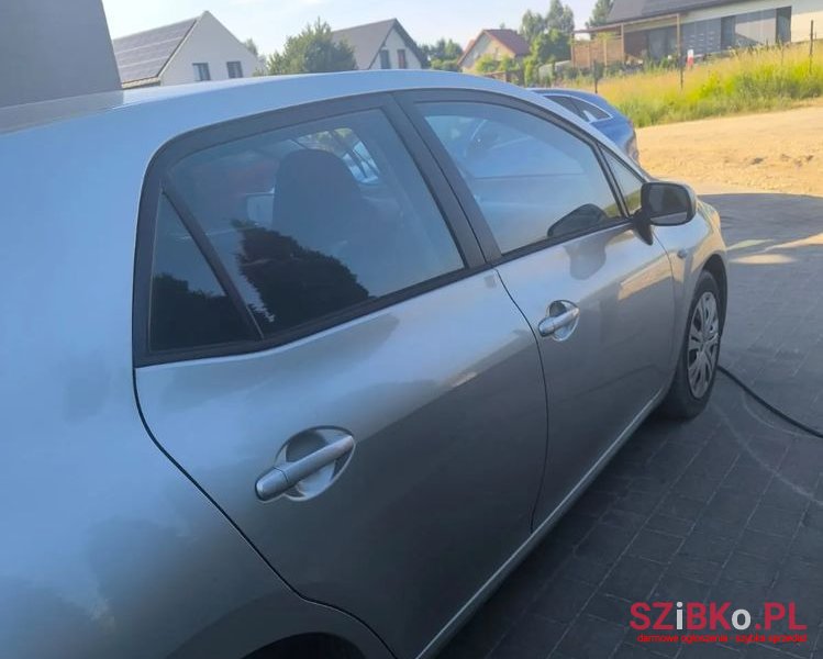 2009' Toyota Auris 2.0 D-4D photo #4