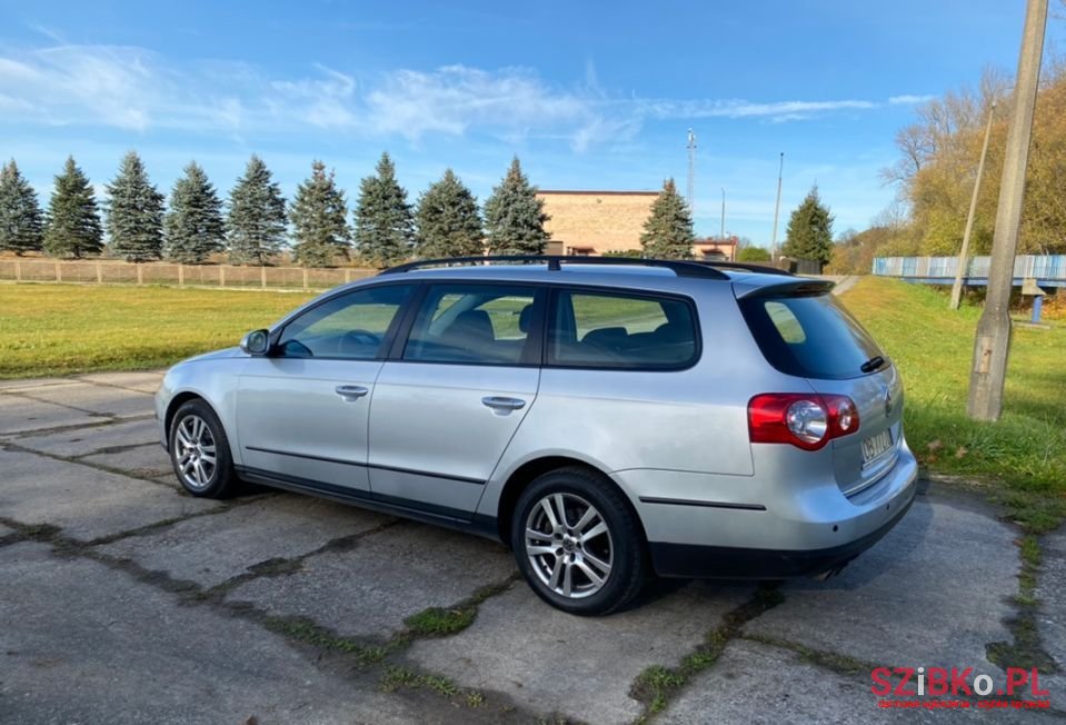 2008' Volkswagen Passat photo #3