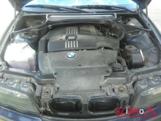 2000' BMW 320 photo #3