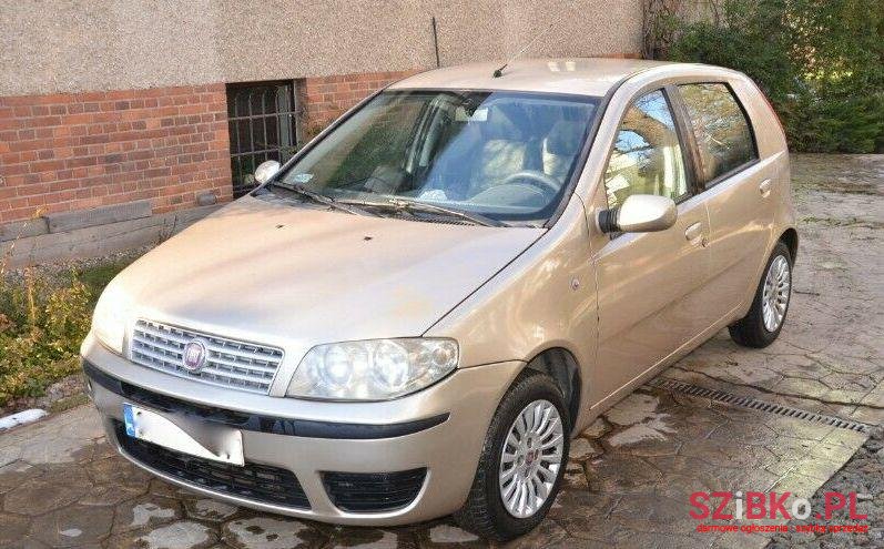 2010' Fiat Punto photo #1