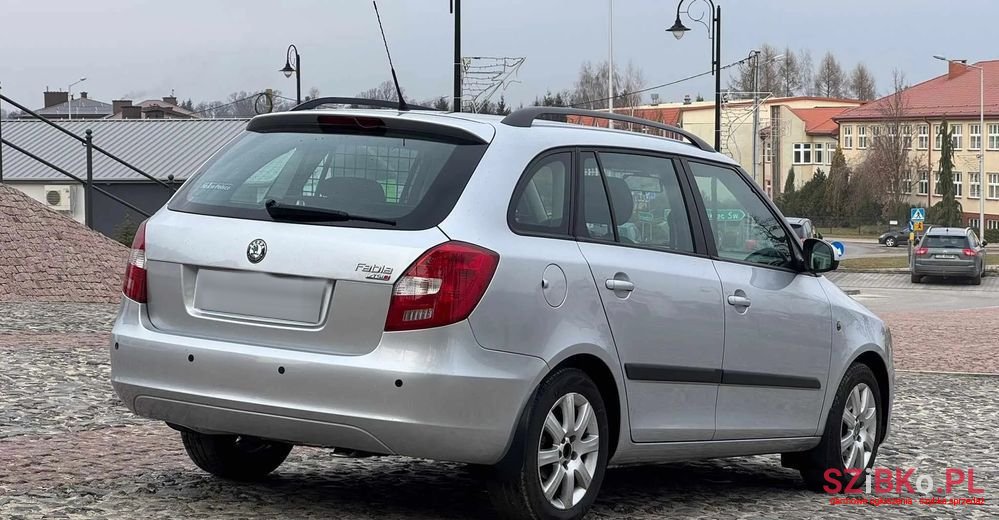 2010' Skoda Fabia 1.2 Tsi Fresh Plus photo #4