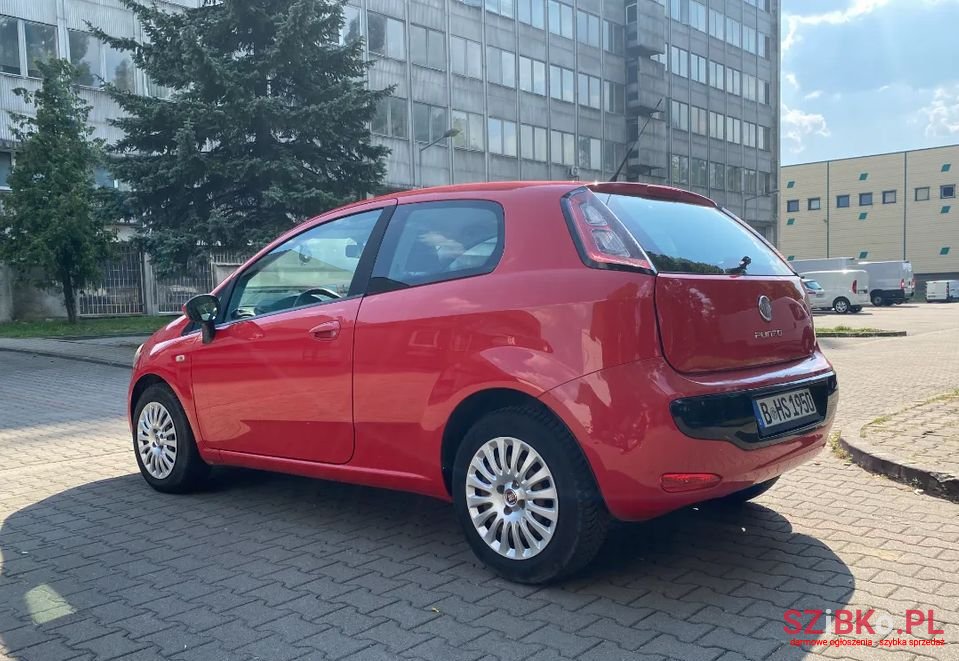 2011' Fiat Punto Evo photo #2