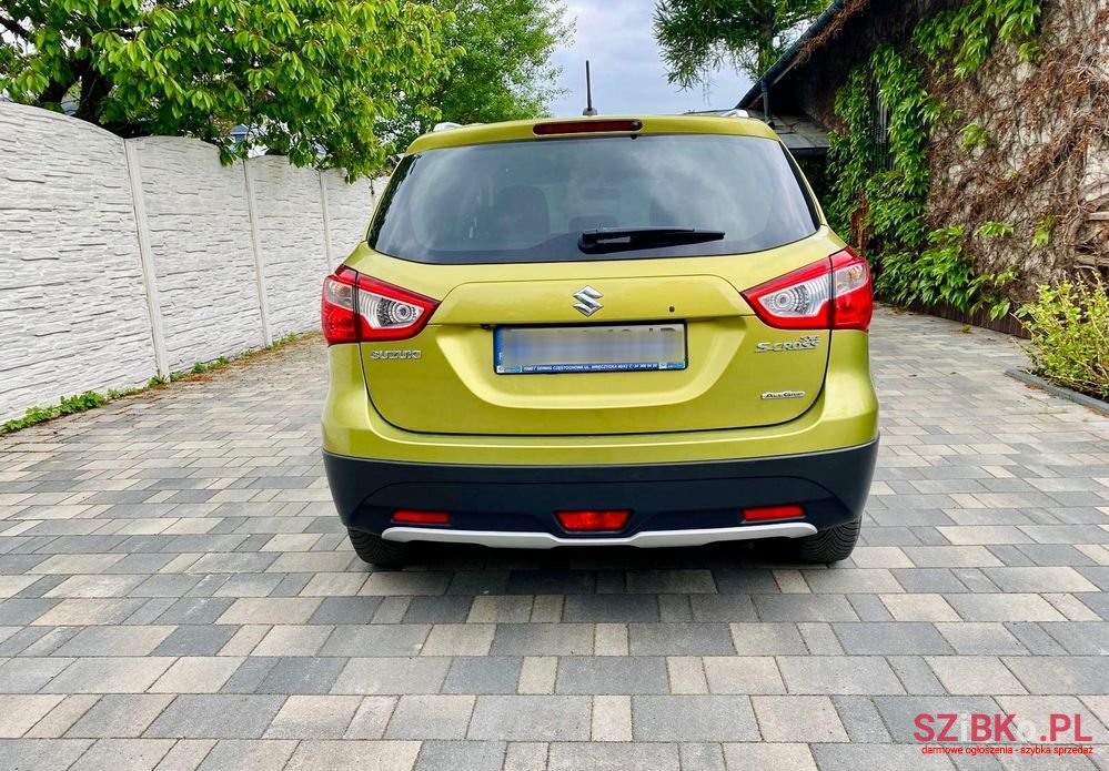 2016' Suzuki SX4 photo #2