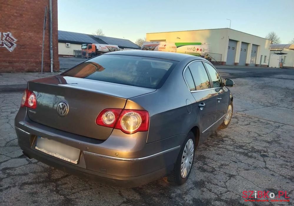 2007' Volkswagen Passat photo #5