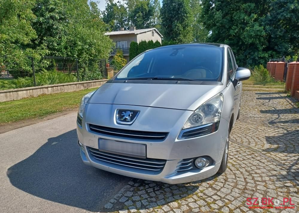 2012' Peugeot 5008 1.6 Hdi Family 7Os photo #2