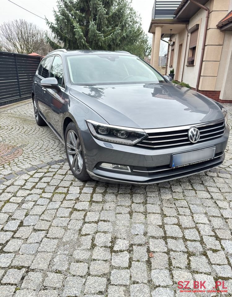 2015' Volkswagen Passat photo #2