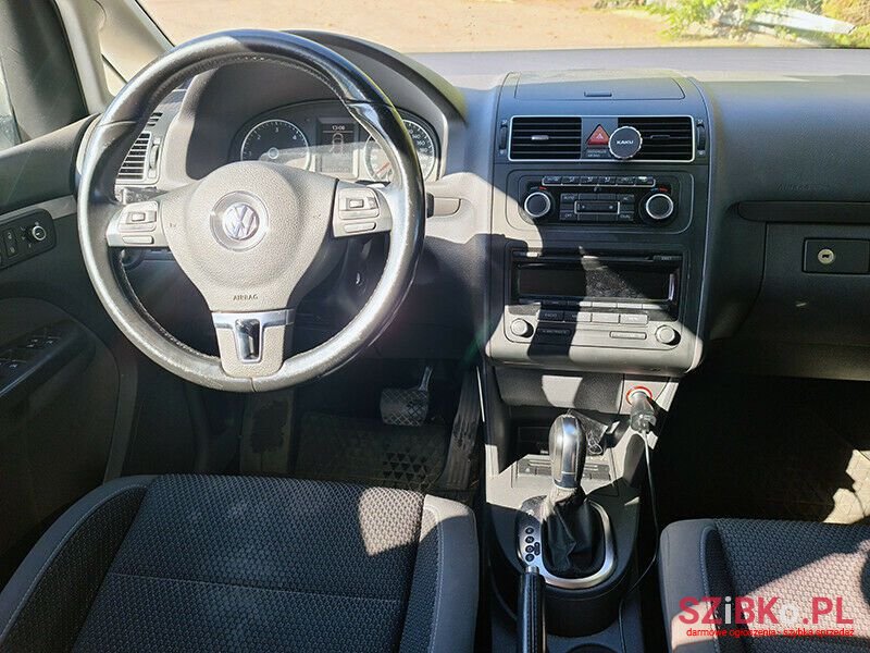 2012' Volkswagen Touran photo #4