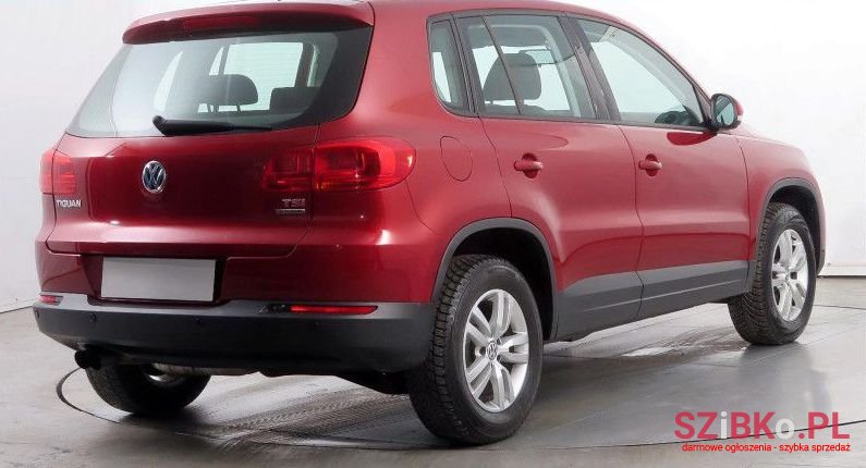 2011' Volkswagen Tiguan photo #4