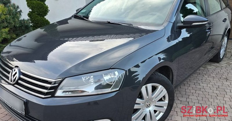 2011' Volkswagen Passat photo #3