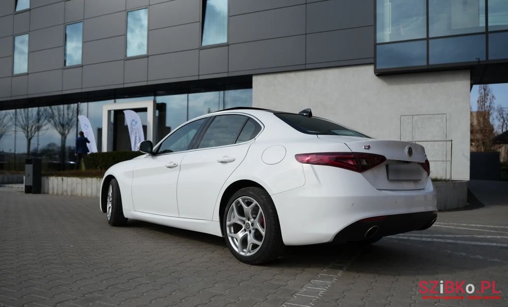2019' Alfa Romeo Giulia photo #4