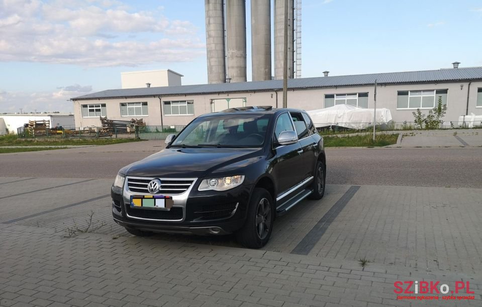 2009' Volkswagen Touareg photo #1