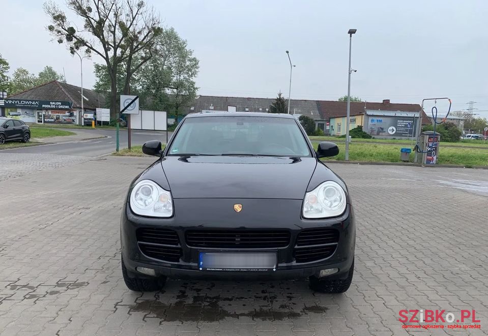 2004' Porsche Cayenne photo #4