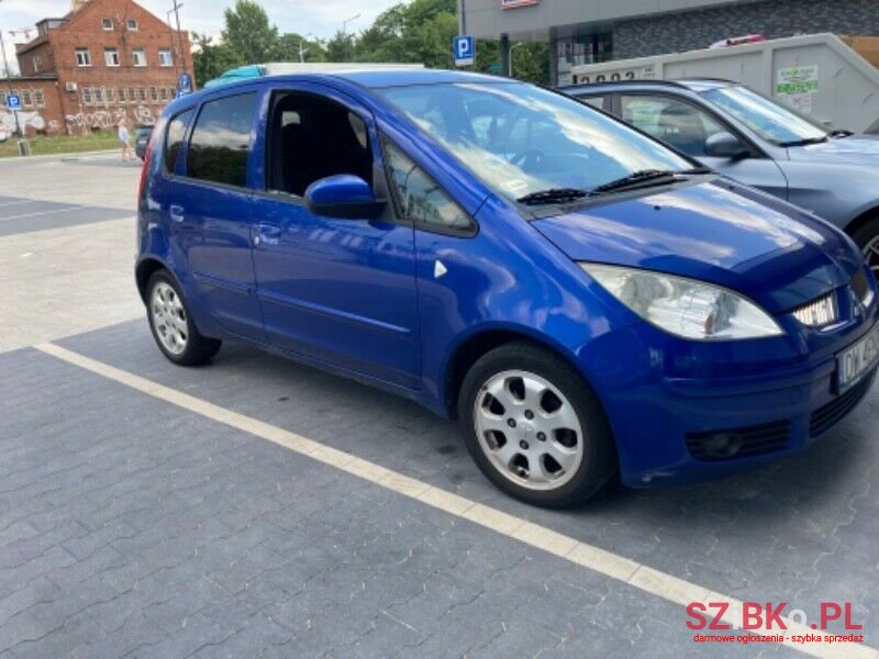 2007' Mitsubishi Colt photo #2