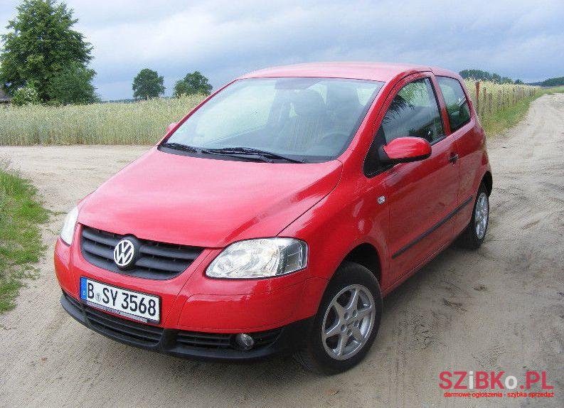 2006' Volkswagen Fox photo #1