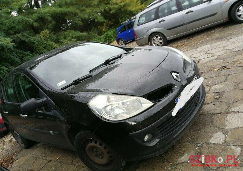 2008' Renault Clio photo #1