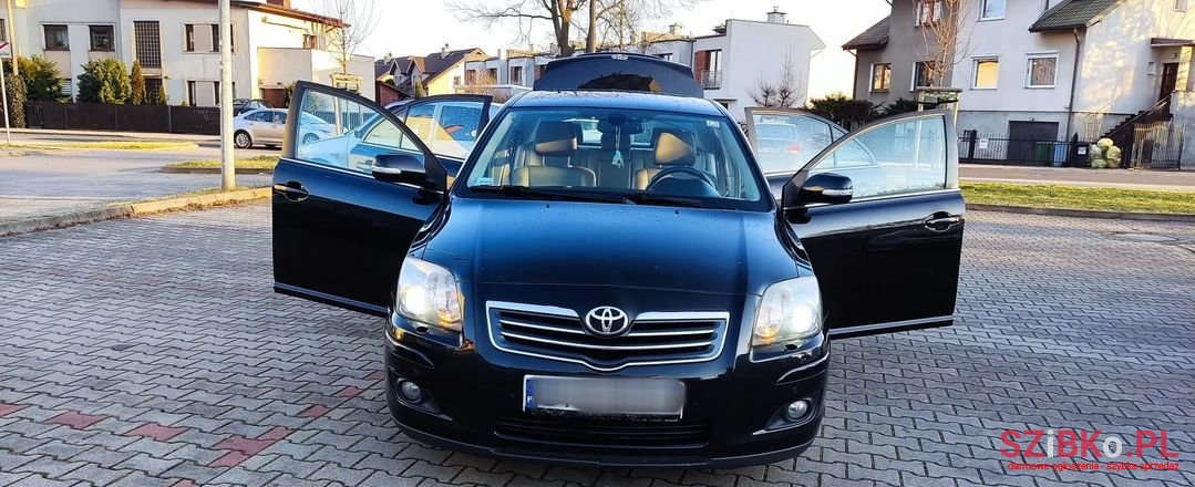 2008' Toyota Avensis photo #1