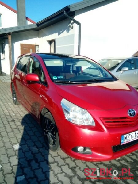 2011' Toyota Verso photo #2